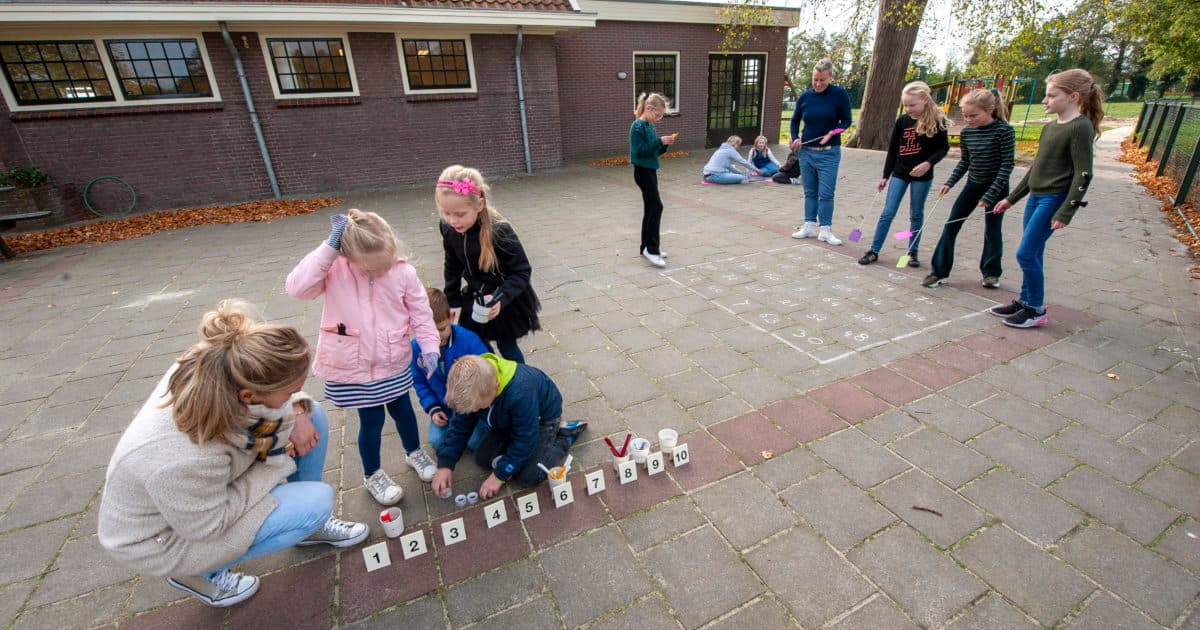 Basisschool De Wiene krijgt certificaat voor buitenles
