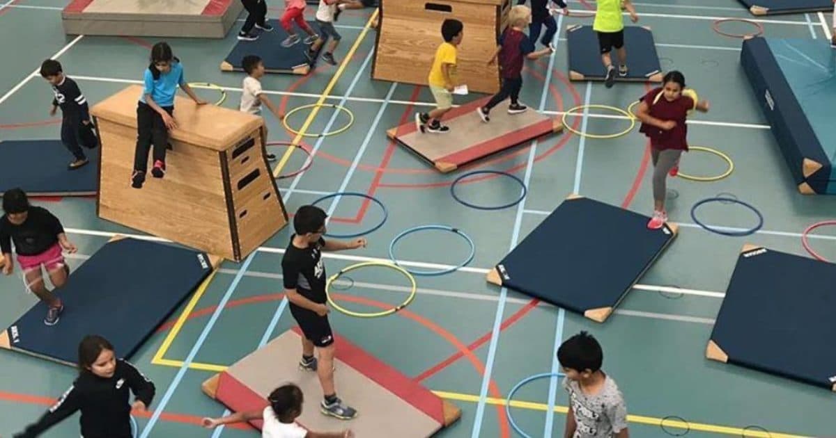 Basisscholen moeten verplicht wekelijks minimaal twee uur bewegingsonderwijs geven
