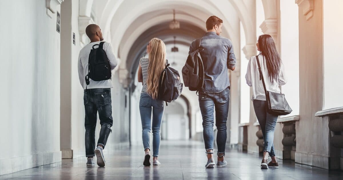 Goede sociale start, on- én offline, belangrijker dan ooit voor eerstejaars