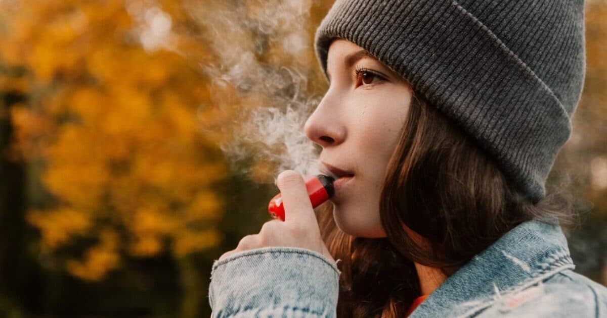 Veel mbo-studenten roken, vapen of doen het allebei