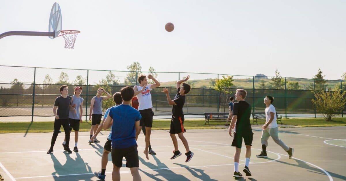 Preventie op z’n IJslands: basketballen in plaats van bier drinken