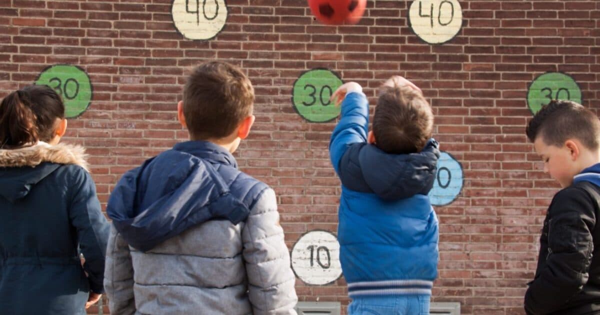 Kinderen op school weer opgehokt in een intensieve kindhouderij