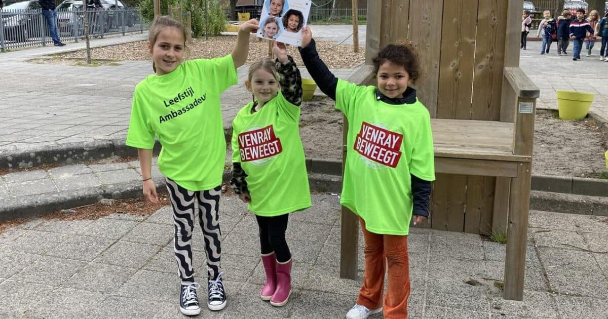 Leerlingen Montessorischool Venray slaan brug met de gemeente