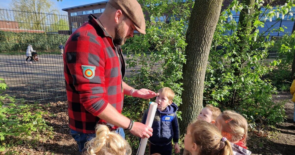 Basisschool de Bonckert geniet van buitenles met boswachter Tim