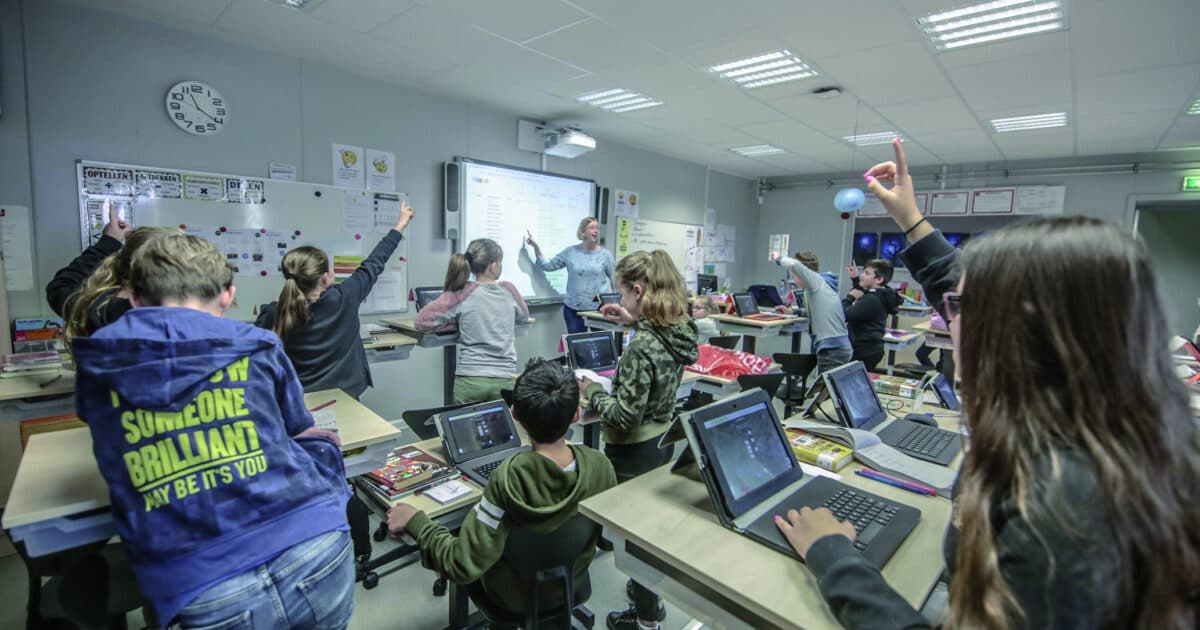 Presikhaaf Schoolmeubelen, JOGG en Wieblie slaan handen ineen