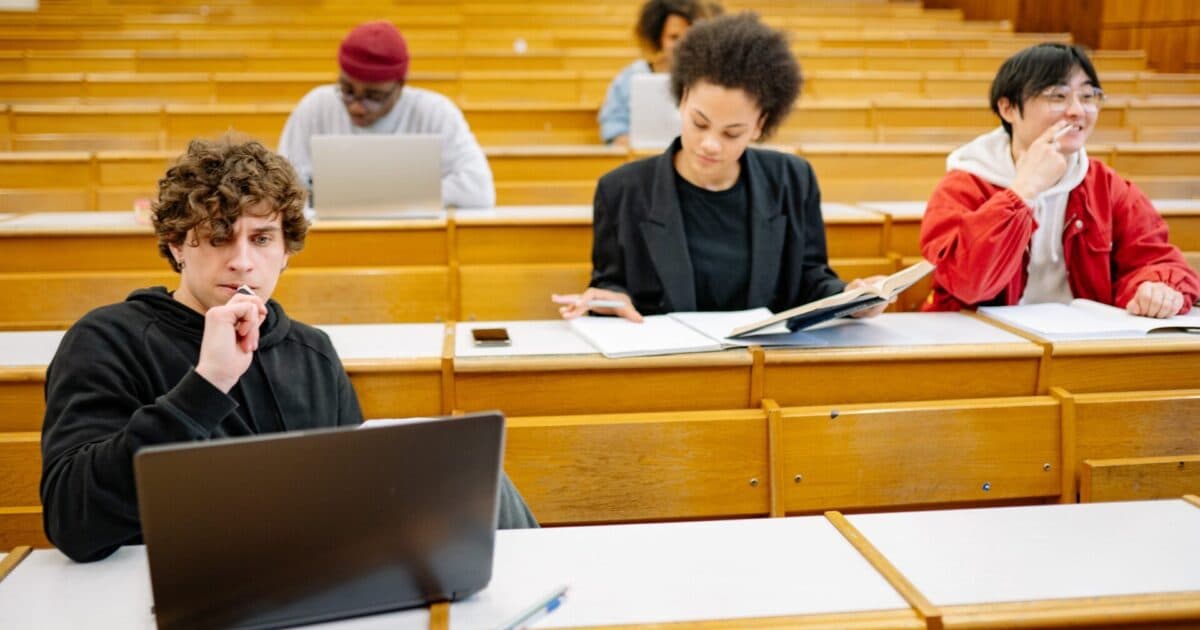 Nieuw onderzoek naar prestatiedruk bij studenten