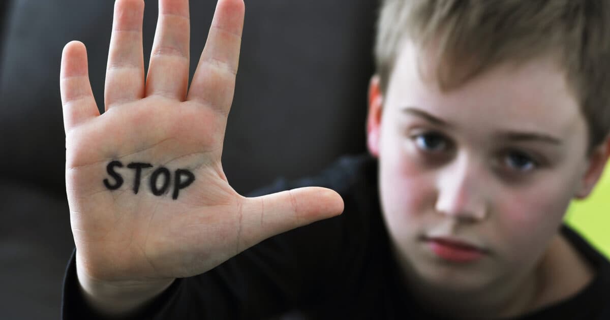 Aanpak daders seksueel geweld kinderen nog steeds onvoldoende